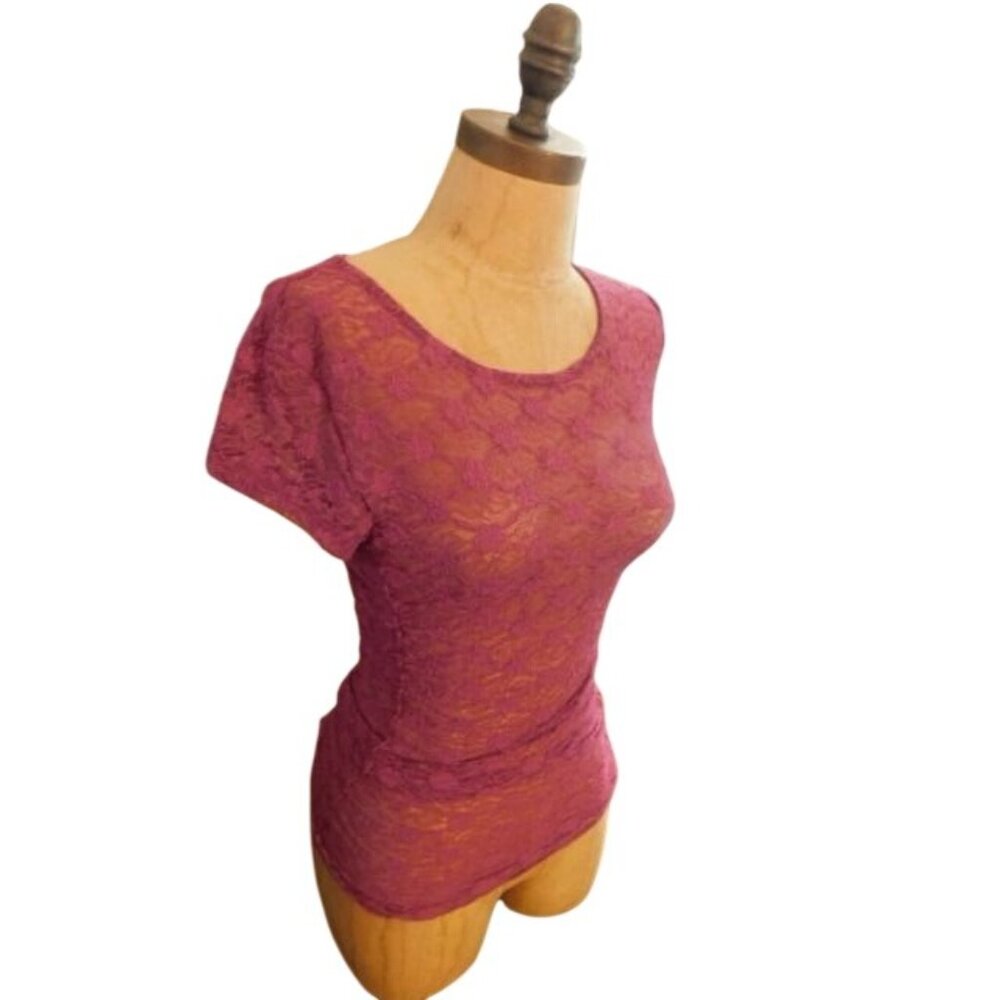 Free People Size XS Orchid semi Sheer Lace Scoop Neck Top NWT - Picture 2 of 3